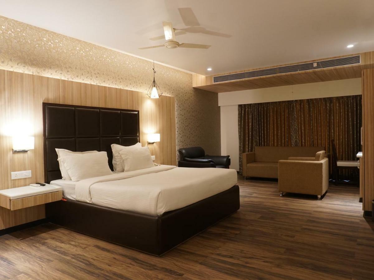 Palette Four Seasons Recreation Resort Jalgaon Eksteriør billede