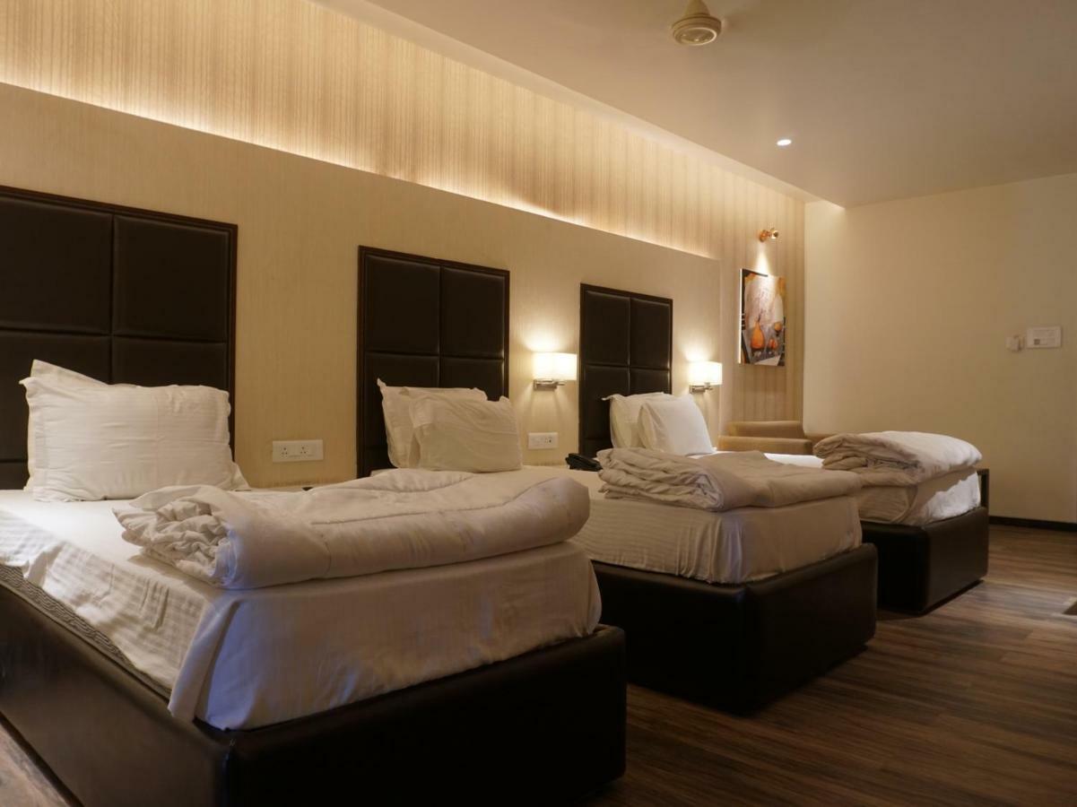Palette Four Seasons Recreation Resort Jalgaon Eksteriør billede