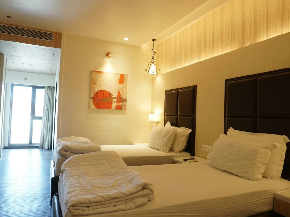 Palette Four Seasons Recreation Resort Jalgaon Eksteriør billede