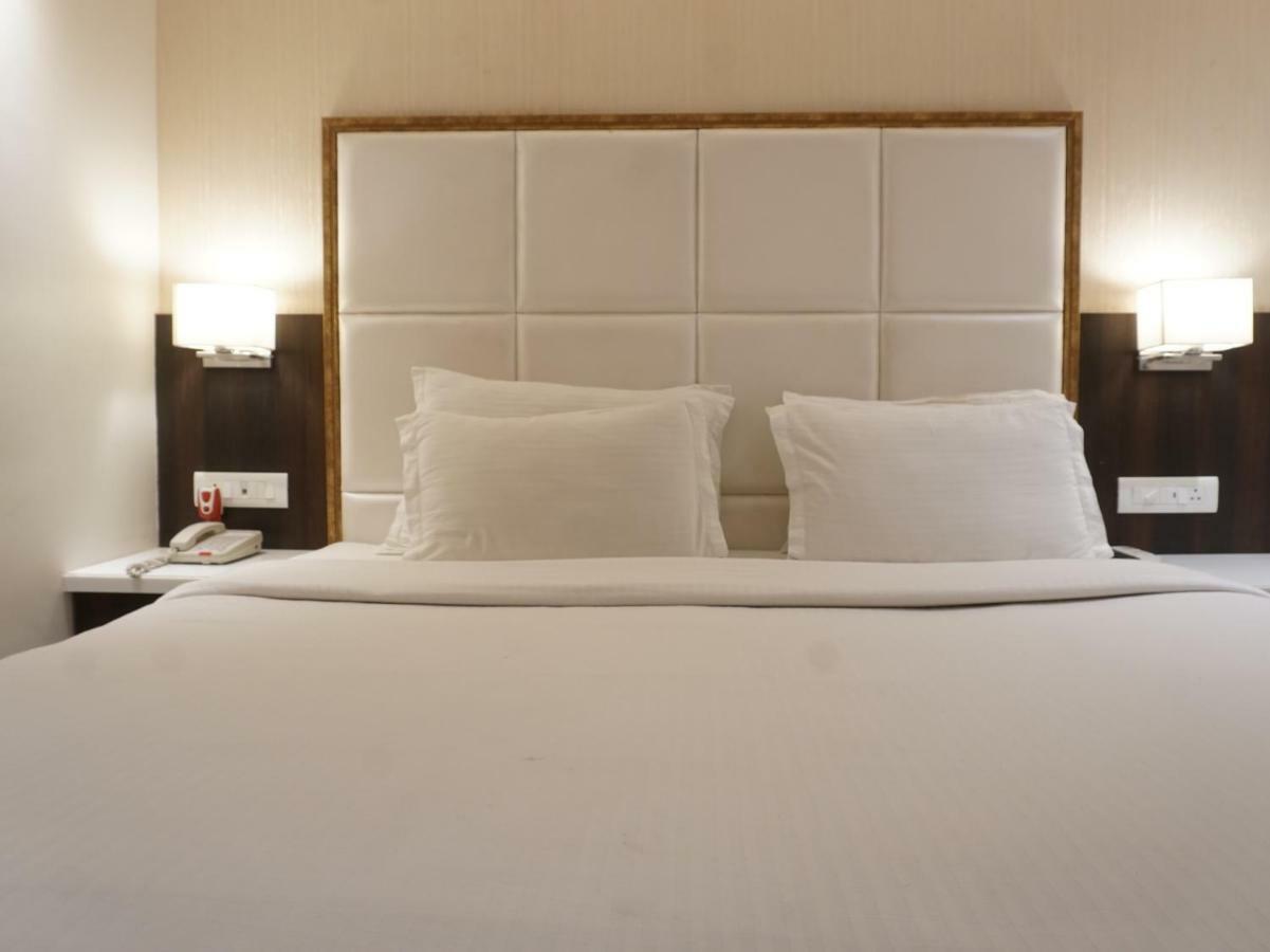 Palette Four Seasons Recreation Resort Jalgaon Eksteriør billede