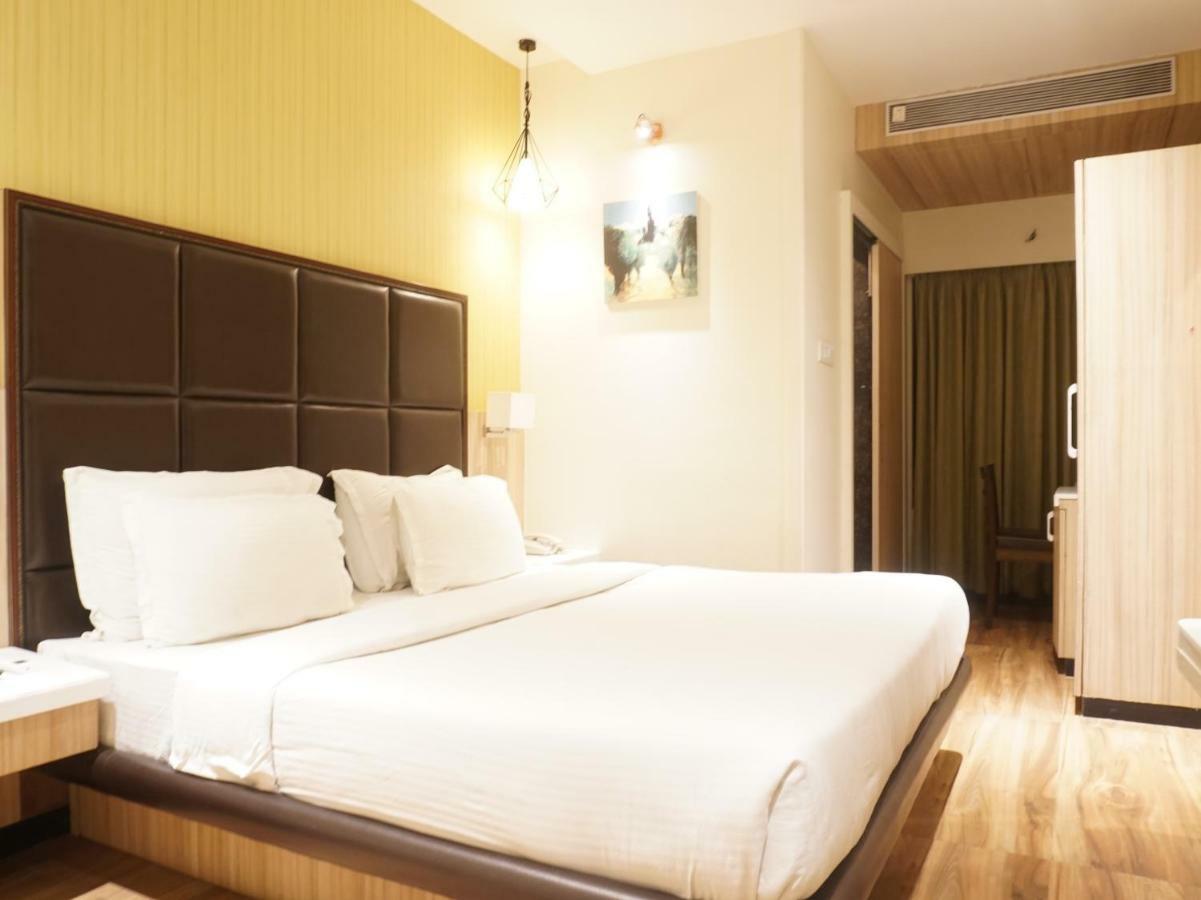 Palette Four Seasons Recreation Resort Jalgaon Eksteriør billede