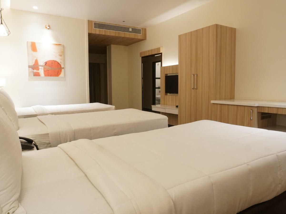 Palette Four Seasons Recreation Resort Jalgaon Eksteriør billede