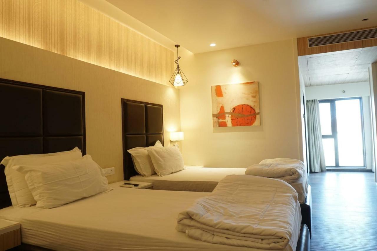 Palette Four Seasons Recreation Resort Jalgaon Eksteriør billede