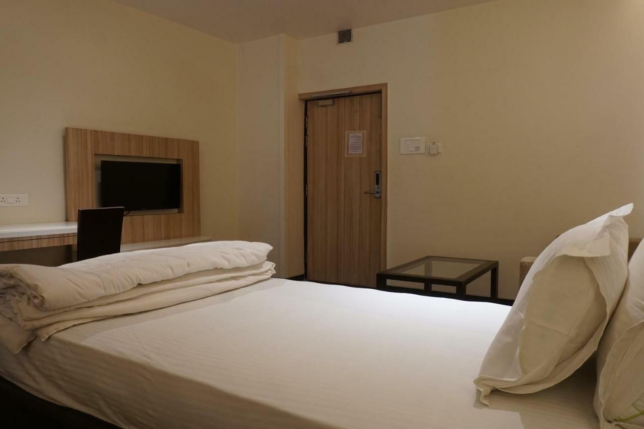 Palette Four Seasons Recreation Resort Jalgaon Eksteriør billede