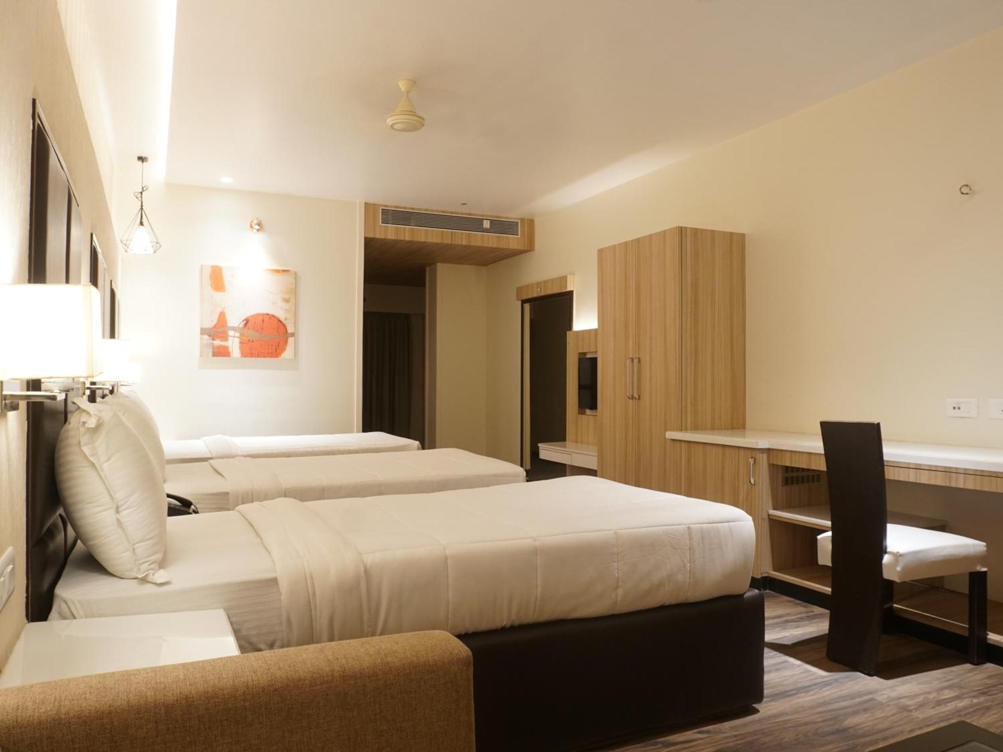 Palette Four Seasons Recreation Resort Jalgaon Eksteriør billede