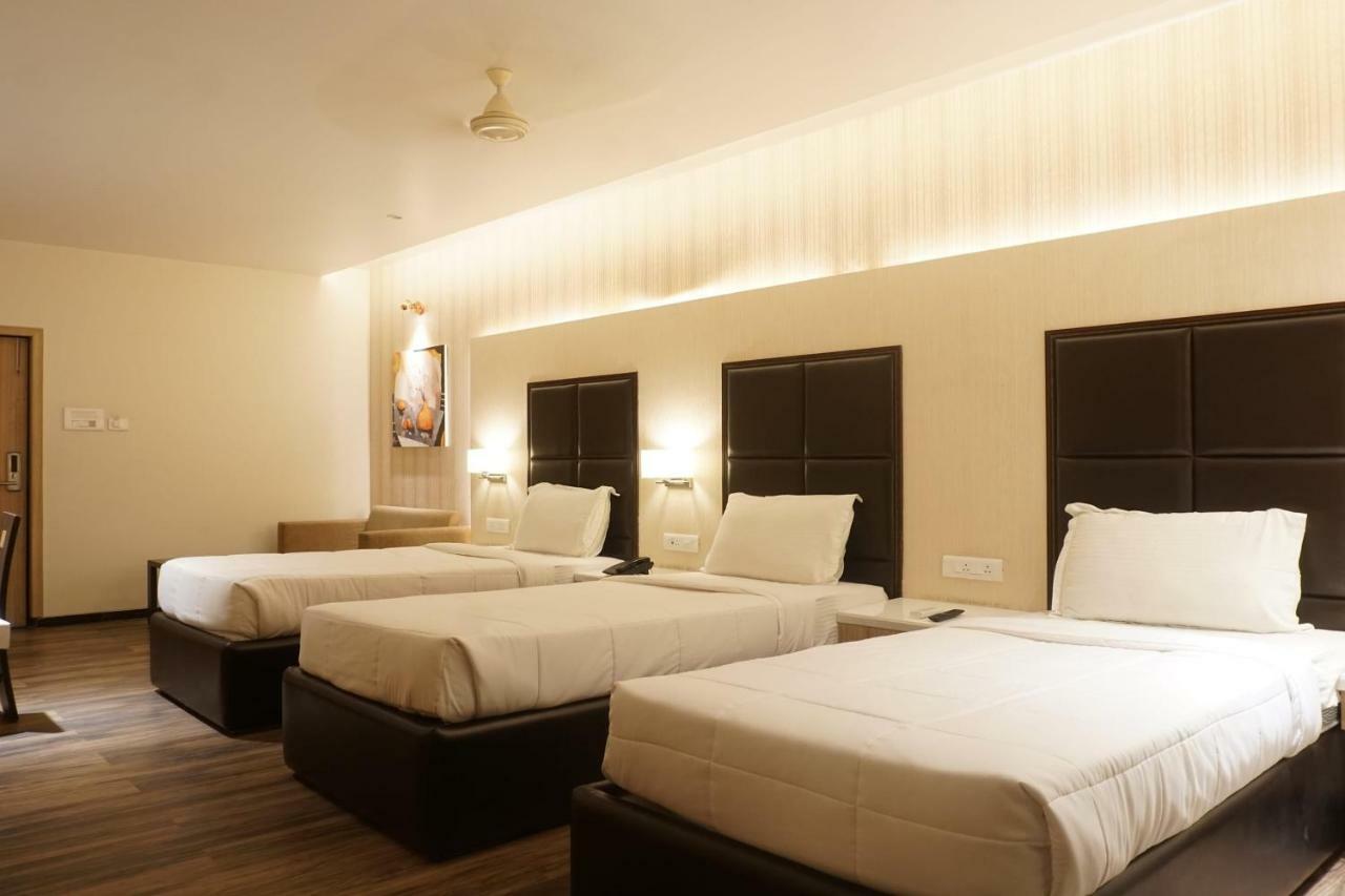 Palette Four Seasons Recreation Resort Jalgaon Eksteriør billede