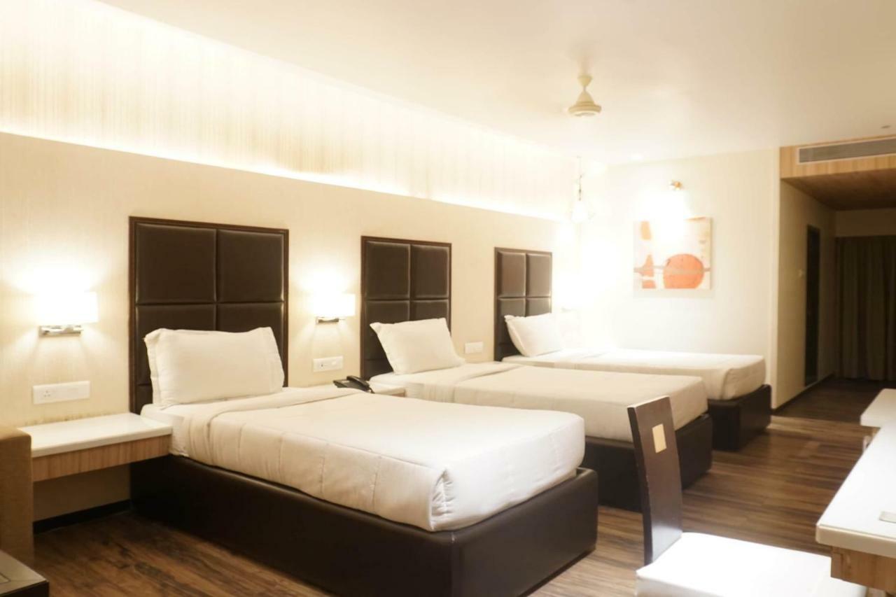 Palette Four Seasons Recreation Resort Jalgaon Eksteriør billede